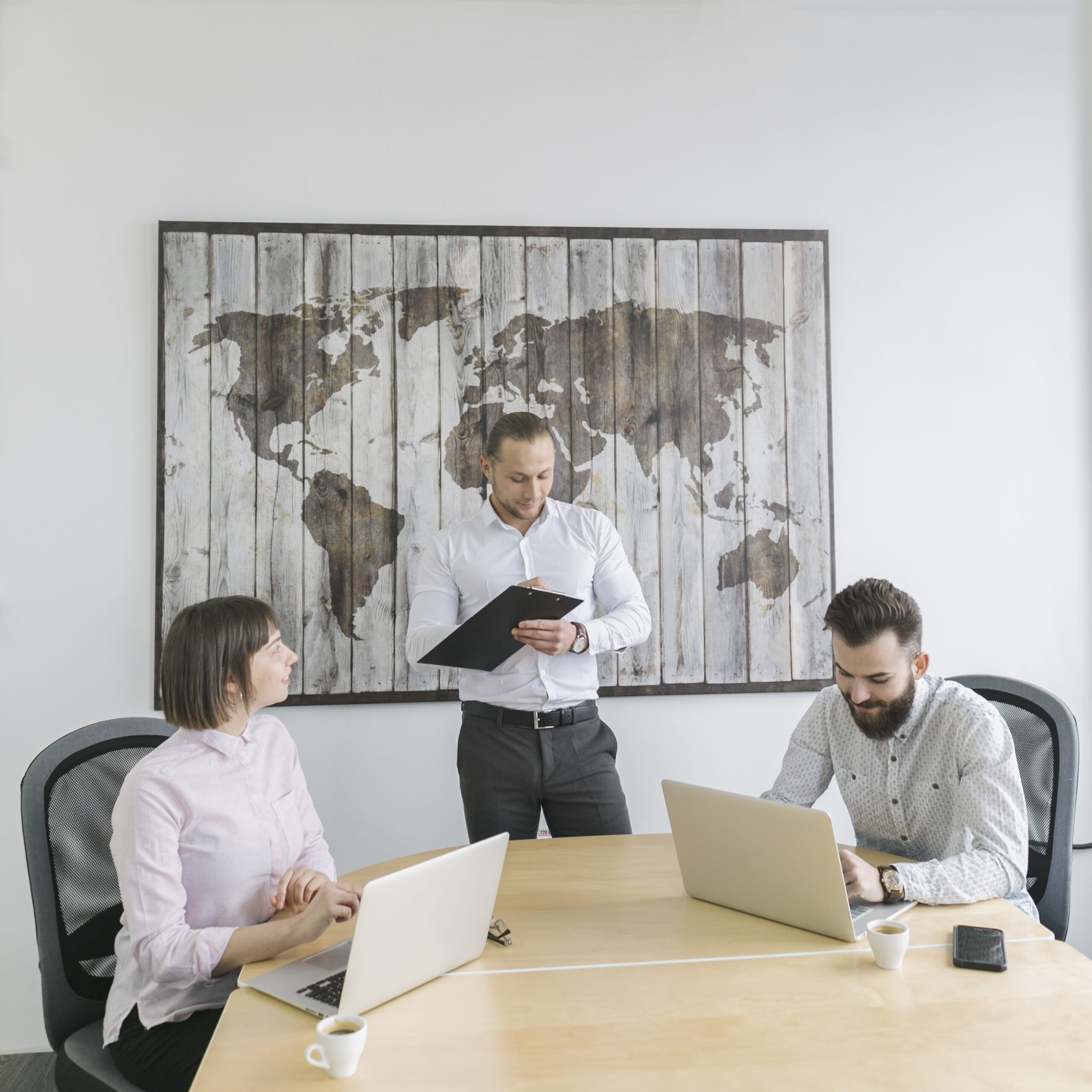business-people-working-with-laptop-office